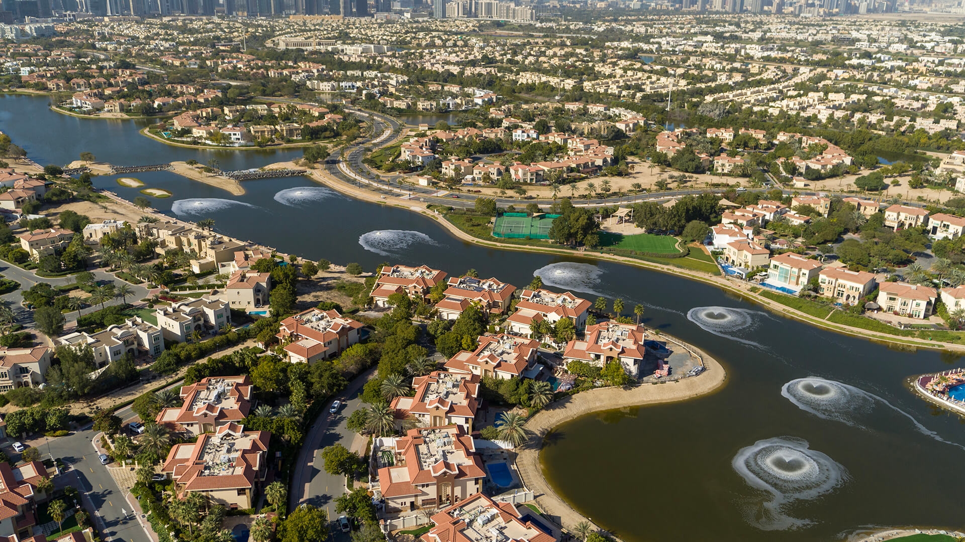 A neighbourhood around the water, Jumeirah Islands by Nakheel. Not Palm Springs.