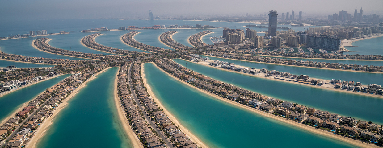 Palm Jumeirah fronds and crescent by Nakheel, not Palm Springs